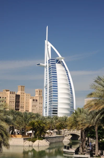 Hotel Burj Al Arab en Dubai, Emiratos Árabes Unidos — Foto de Stock