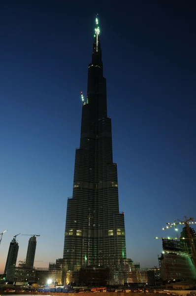 Svět nejvyšší mrakodrap Burdž Dubaj v noci — Stock fotografie