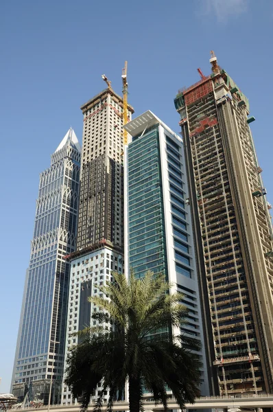 Wolkenkrabbers op de sheikh zayed road in dubai — Stockfoto