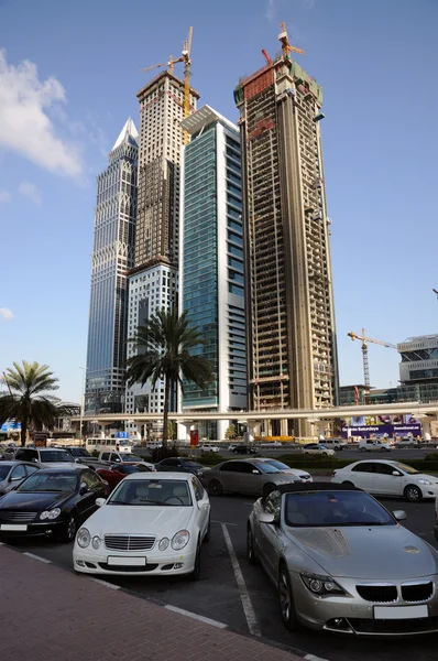 Carros de luxo na cidade de Dubai — Fotografia de Stock