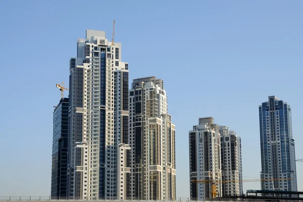 Wolkenkratzer an der Scheich-Zayed-Straße in Dubai — Stockfoto