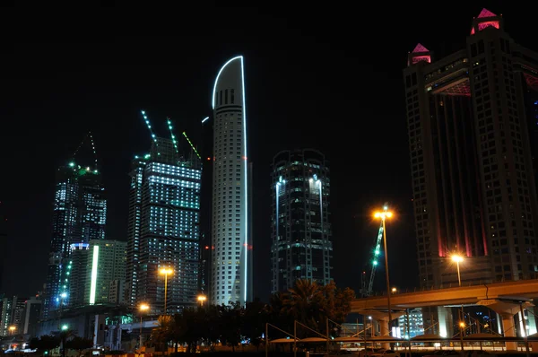 Здания на Шейх-Заид-роуд в Дубае — стоковое фото