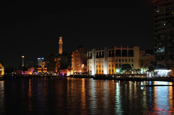 在晚上的迪拜河 — 图库照片