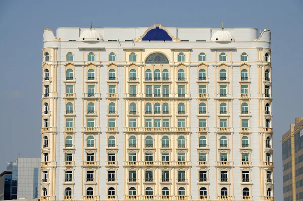 Vacker byggnad i dubai city, Förenade Arabemiraten — Stockfoto