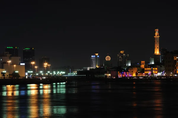 Дубай Крик ночью — стоковое фото