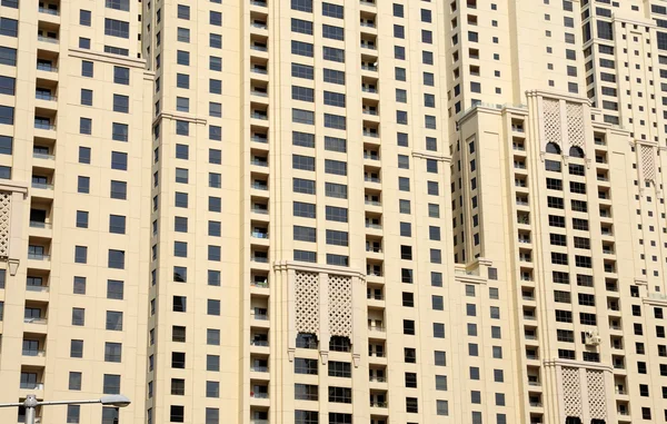 Dubai-ban lakó épület homlokzata — Stock Fotó