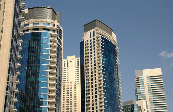 Edifícios modernos de arranha-céus em Dubai Marina — Fotografia de Stock