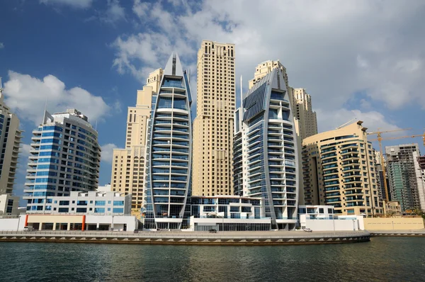 Gebäude am Jachthafen von Dubai — Stockfoto
