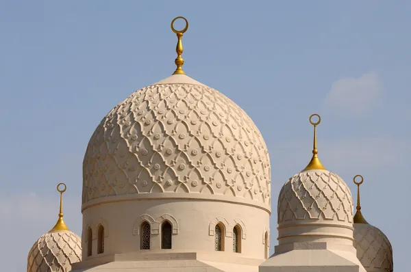Kupoler av jumeirah moskén i dubai — Stockfoto