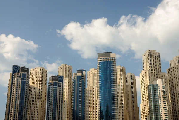 Высотные здания в Dubai Marina, Объединенные Арабские Эмираты — стоковое фото