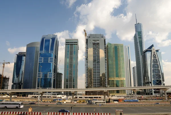 Bouw op de sheikh zayed road in dubai — Stockfoto