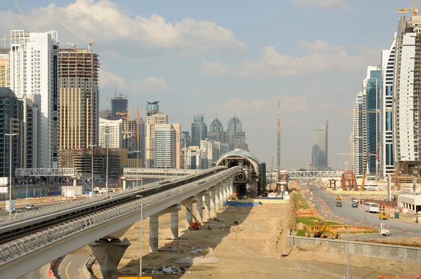 Construção de Metro na Sheikh Zayed Road em Dubai . — Fotografia de Stock