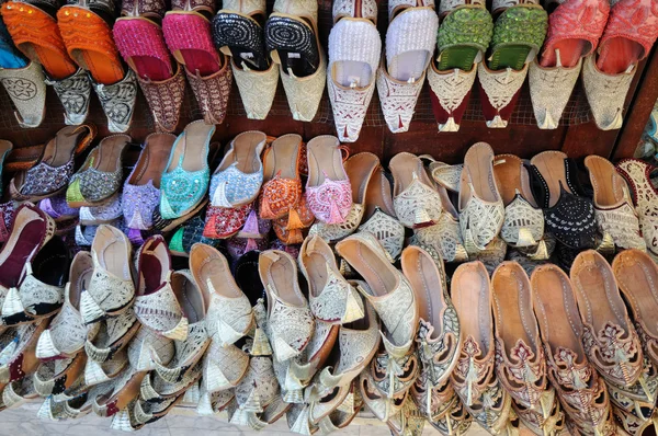 Chaussures Arabes Traditionnelles à Dubai, Émirats Arabes Unis — Photo