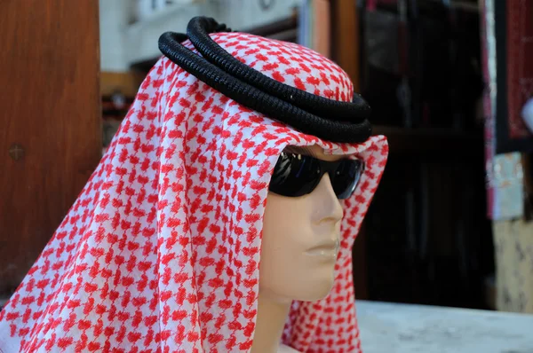 Ανδρεικέλου σε παραδοσιακό αραβικό φόρεμα, Ντουμπάι, Ηνωμένα Αραβικά Εμιράτα — Φωτογραφία Αρχείου