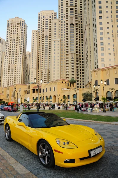 在迪拜，阿拉伯联合酋长国的黄色敞蓬车 — 图库照片