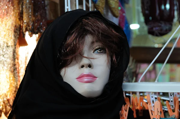 Puppe in traditioneller arabischer kleidung, dubai vereinigte arabische emirate — Stockfoto
