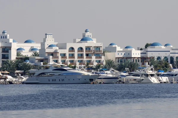 Yachts a dubai creek, Egyesült arab Emírségek — Stock Fotó
