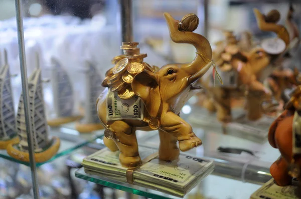 大象在迪拜 sovenir 店 — 图库照片