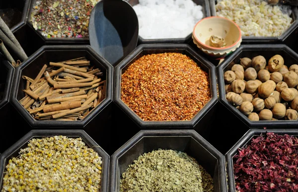 Especiarias árabes tradicionais para venda em Dubai — Fotografia de Stock