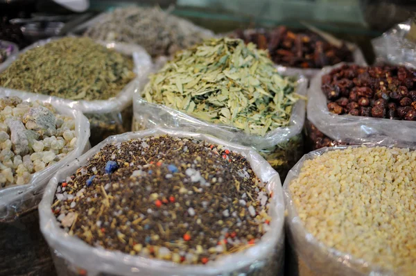 Αραβικά μπαχαρικά για πώληση στο Ντουμπάι, Ηνωμένα Αραβικά Εμιράτα — Φωτογραφία Αρχείου