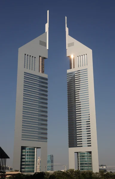 アラブ首長国連邦、ドバイでエミレーツ タワーズ — ストック写真