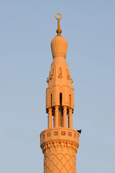 Minarete de una mezquita en Dubai, Emiratos Árabes Unidos —  Fotos de Stock