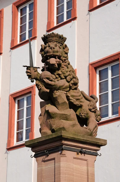 Statue of a lion in Heidelberg, Germany — Stok fotoğraf