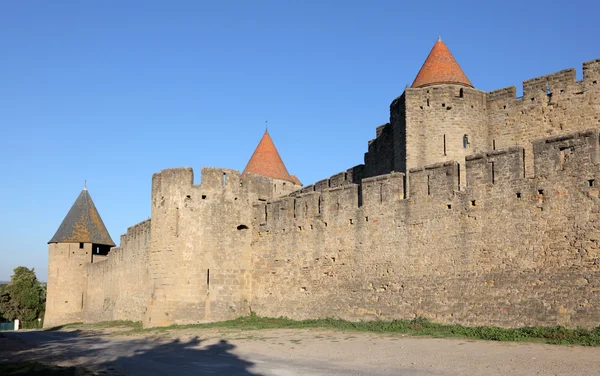 Muralla fortificada de la ciudad medieval de Carcasona en Francia —  Fotos de Stock