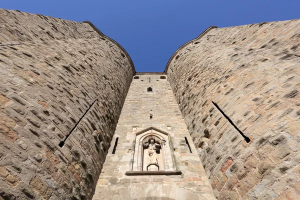 Ufortyfikowane bramy do średniowiecznego miasta carcassonne, Francja — Zdjęcie stockowe