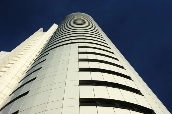 Futuristischer Wolkenkratzer in Wien, Österreich — Stockfoto