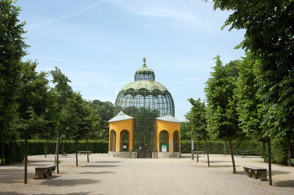 Pavilon a schonbrunn parkban, Bécs, Ausztria — Stock Fotó