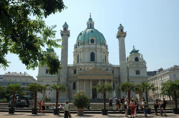 圣查尔斯大教堂 （karlskirche） 在维也纳，奥地利 — 图库照片