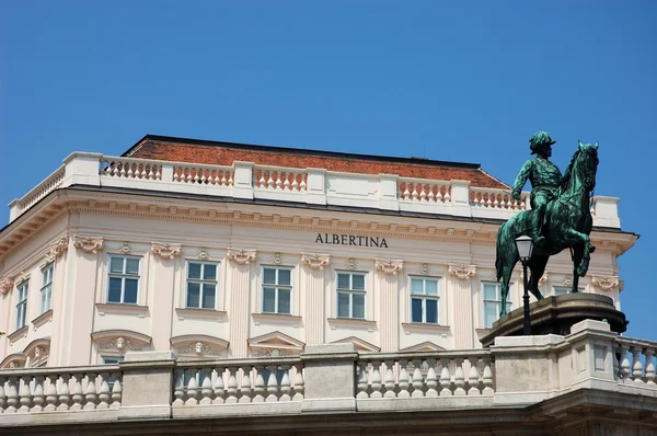 Het albertina museum voor kunst in Wenen, Oostenrijk — Stockfoto