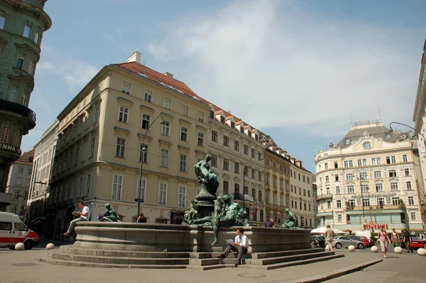Грім фонтан (donnerbrunnen) у Відні, Австрія — стокове фото
