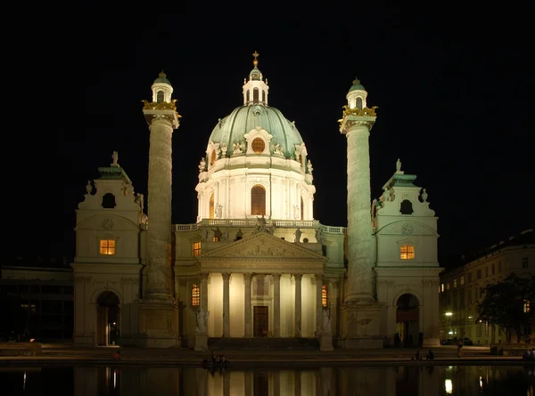 Karlskirche (德语为圣查尔斯教会) 在维也纳，奥地利 — 图库照片