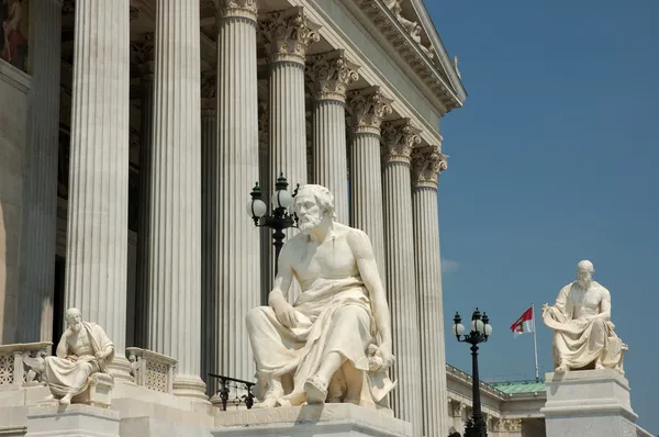 希腊哲学家在维也纳的雕像 — 图库照片