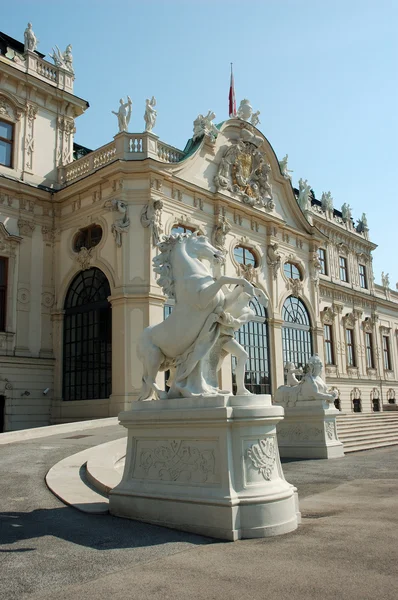 Szobrot a belvedere-palota, Bécs, Ausztria — Stock Fotó