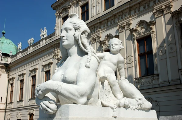 Szobrot a belvedere-palota, Bécs, Ausztria — Stock Fotó