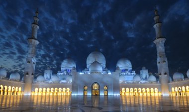 Sheikh Zayed Mosque at night, Abu Dhabi clipart