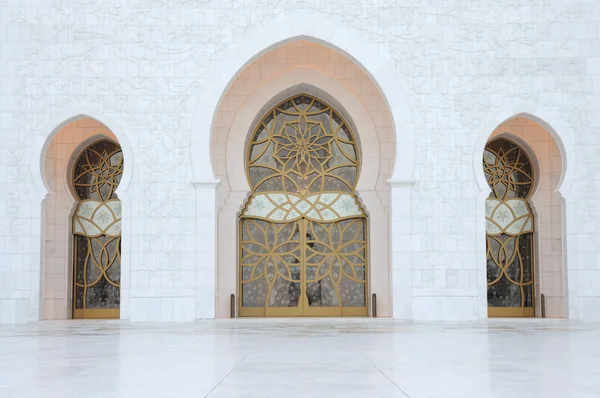 Drzwi Meczet sheikh zayed, w abu dhabi, Zjednoczone Emiraty Arabskie — Zdjęcie stockowe