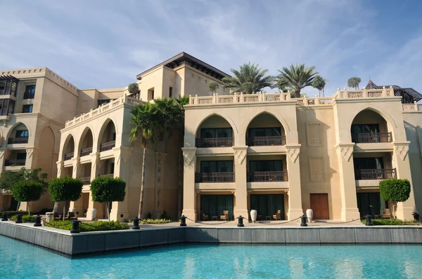 Architektur im orientalischen Stil in Dubai, vereinigte arabische Emirate — Stockfoto
