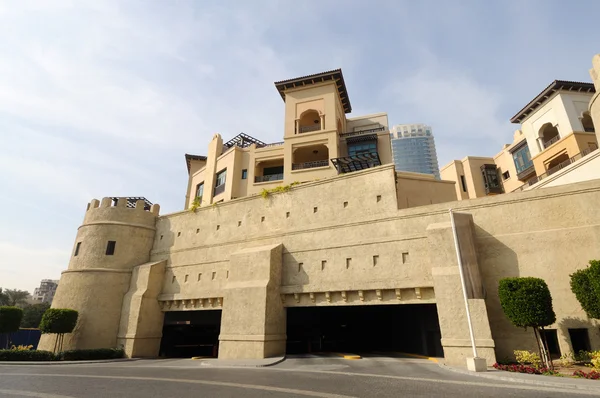 Arabský styl moderní architektura v Dubaji, Spojené arabské emiráty — Stock fotografie