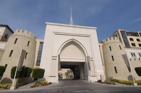 ドバイ、アラブ首長国連邦でのアラビア様式の近代建築 — ストック写真