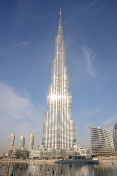 Burj Khalifa - el rascacielos más alto del mundo. Dubai Emiratos Árabes Unidos Emira —  Fotos de Stock