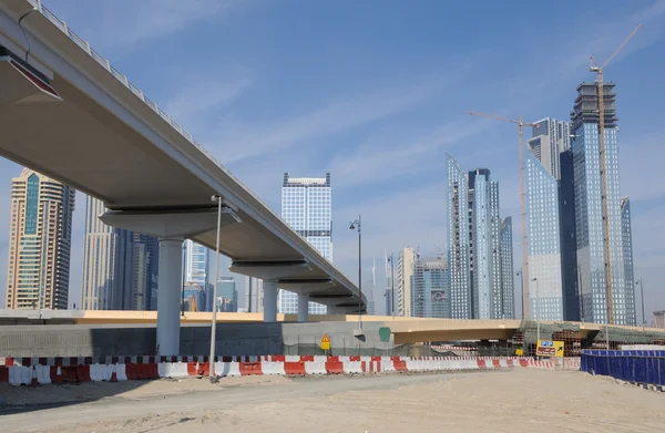 Metro spår i sheikh zayed road dubai, Förenade Arabemiraten — Stockfoto