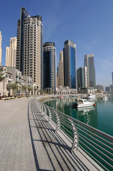 Passeio na Marina do Dubai. Dubai, Emirados Árabes Unidos — Fotografia de Stock