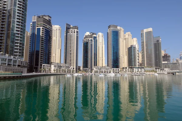 Highrise moderne gebouwen in dubai marina. Dubai Verenigde Arabische Emiraten — Stockfoto
