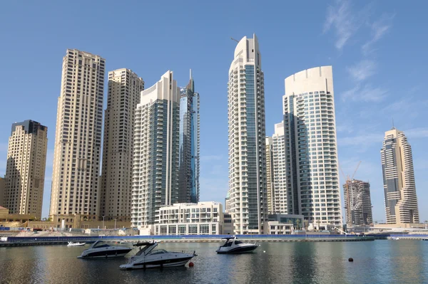Luxus-Apartmenthäuser am Jachthafen von Dubai. dubai vereinigte arabische emirate — Stockfoto