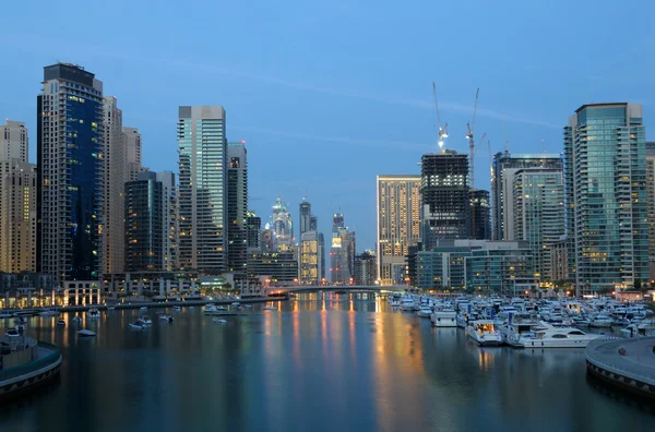 Dubai marina alkonyatkor. Dubai, Egyesült arab Emírségek — Stock Fotó