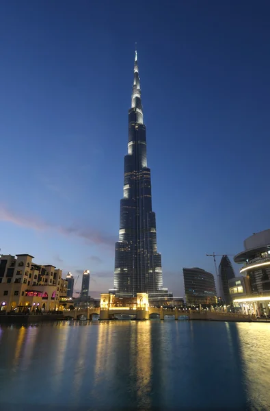 Бурдж Халіфа в сутінках, Дубаї — стокове фото
